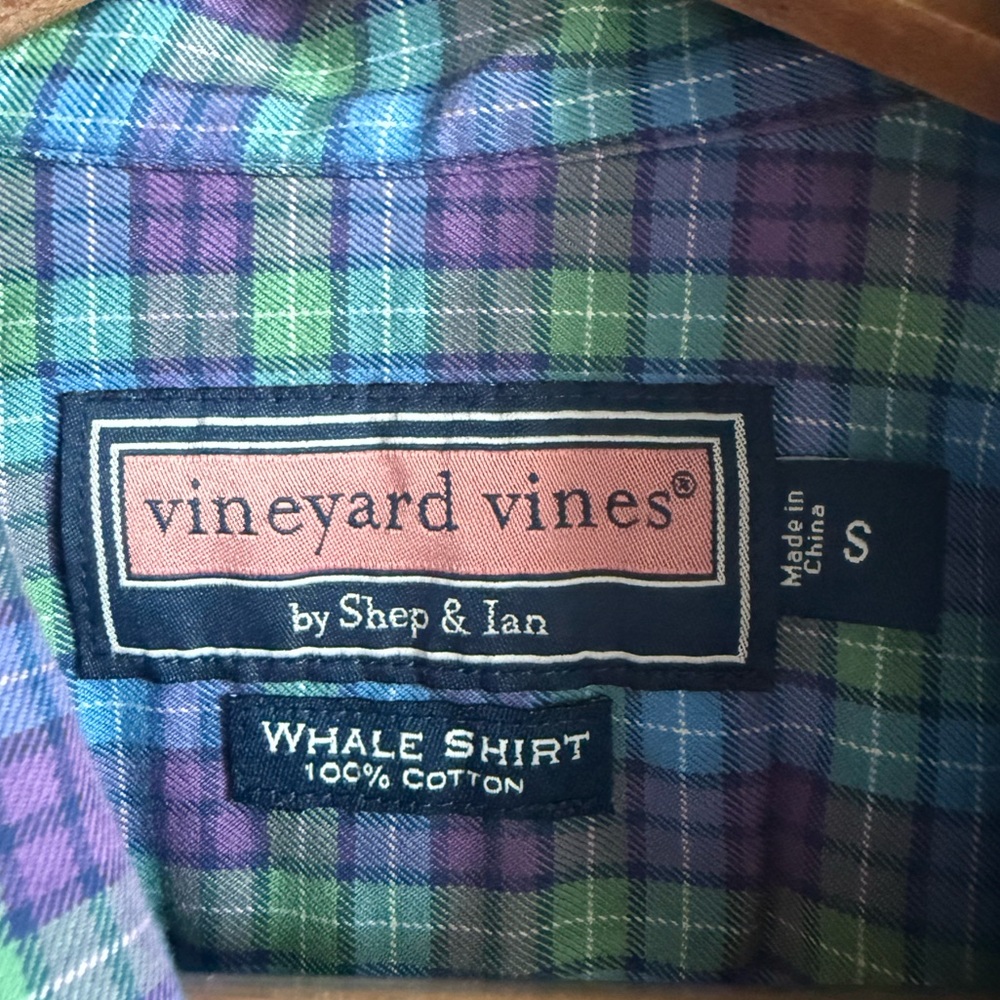 Vineyard Vines Whale Button Down Shirt mens sz: Small - Picture 3 of 5